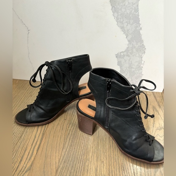 Forever 21 Black Faux leather Cutout Ankle Boots size 8 - Picture 2 of 14